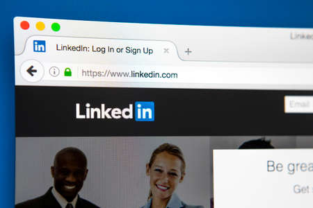 LONDON, UK - APRIL 20TH 2017: The homepage of the official website for LinkedIn, the business and employment social networking service, on 20th April 2017.のeditorial素材