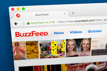 LONDON, UK - AUGUST 7TH 2017: The homepage of the official website for BuzzFeed - the American social news and entertainment company, on 7th August 2017.のeditorial素材