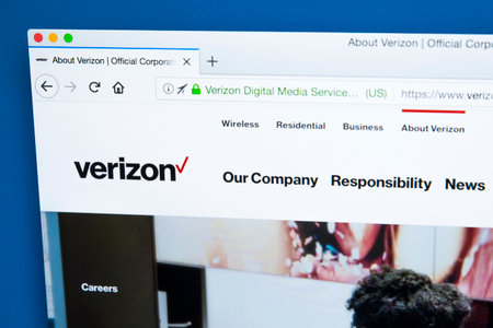 LONDON, UK - JANUARY 25TH 2018: The homepage of the official website for Verizon Communications - the American multinational telecommunications conglomerate, on 25th January 2018.のeditorial素材