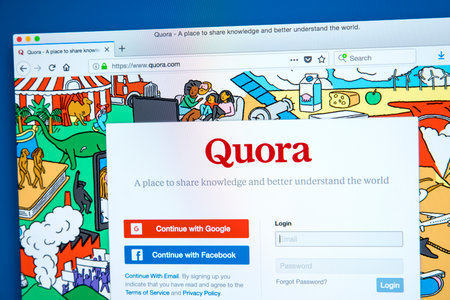 LONDON, UK - JANUARY 15TH 2018: The homepage of the official website for Quora - a question and answer website, on 15th January 2018.のeditorial素材