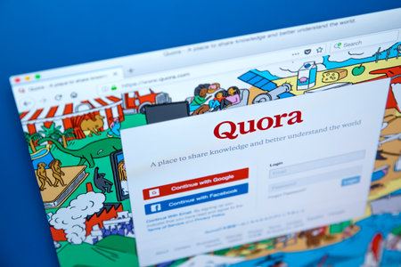 LONDON, UK - JANUARY 15TH 2018: The homepage of the official website for Quora - a question and answer website, on 15th January 2018.のeditorial素材