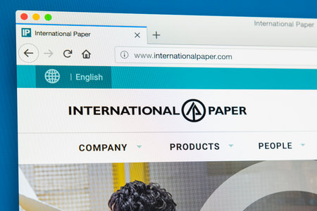 LONDON, UK - MAY 31ST 2018: The homepage of the official website for the International Paper Company - the American pulp and paper company, on 31st May 2018.のeditorial素材