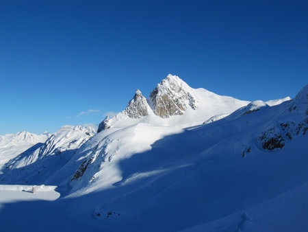 Alpine mountain range under a deep blue skyの写真素材