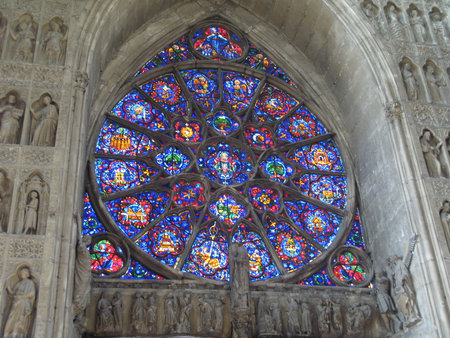 reims cathedral blue stained glass windowのeditorial素材