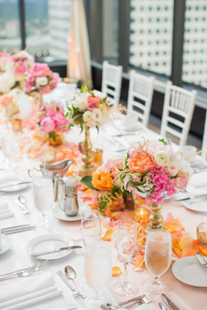 Elegant Wedding Reception table decor and centerpiecesの写真素材