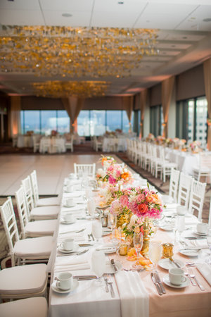 Elegant Wedding Reception table decor and centerpiecesの写真素材