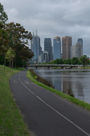 Bike track along the Yarra River leading into the City of Melbourneの写真素材