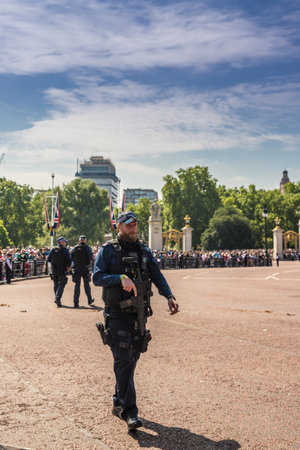 London. June 9 2018. A view of an armed police officer during the Queens birthday celebrations of Trooping the Colourのeditorial素材