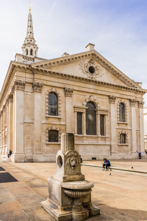 London. September 2018. A view of St Martins in the Fields chuch in Trafalgar square in Londonのeditorial素材