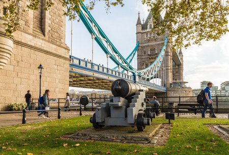 London. October 2018. A view of a canon by Tower bridge in londonのeditorial素材