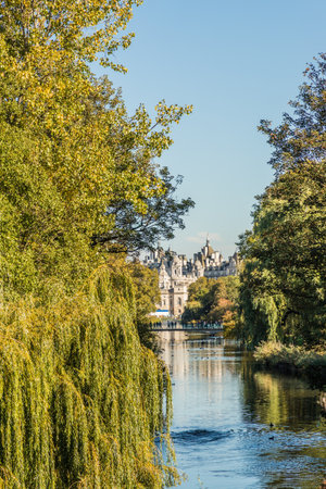 London. November 2018. A view in St James park in Londonのeditorial素材