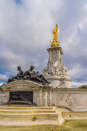 London. November 2018. A view of the Queeen Victoria memorial at Buckingham Palace in London.のeditorial素材