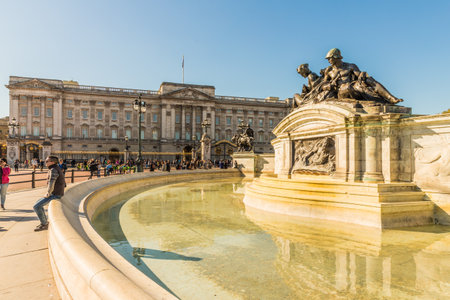 London. November 2018. A view of Buckingham palce in Londonのeditorial素材