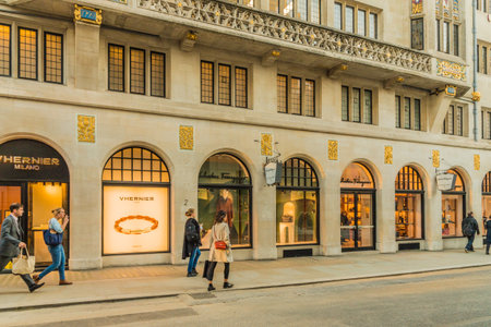 London. November 2018. A view of Old Bond Street in Mayfair in Londonのeditorial素材