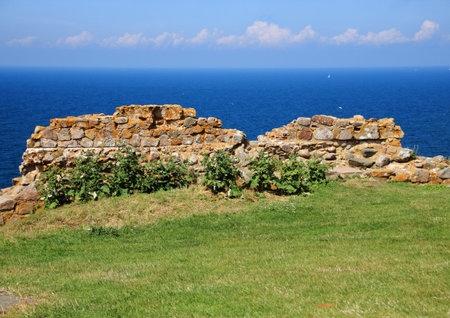 Ancient ruin wall of rocks with horizonの写真素材