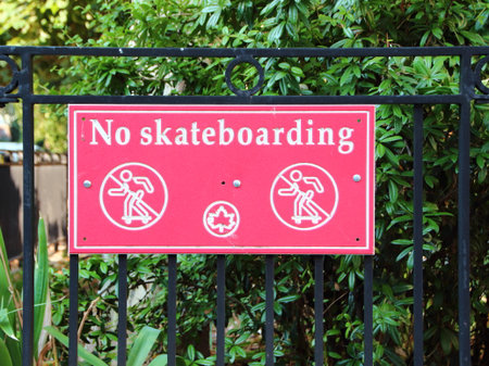 No Skateboarding Urban Red Metal Sign with Plantsの写真素材