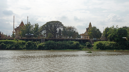 landscape at the mekong and tonle sap river in phnom penhのeditorial素材