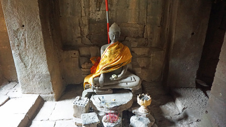 statue of buddha in the angkor wat temple complexの写真素材