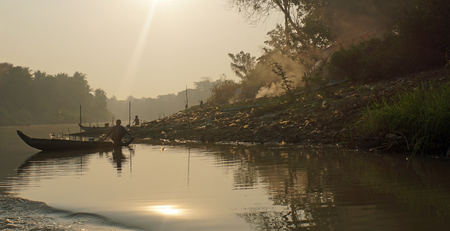 Siem Reap, Tonle Sap River, Cambodia - March 2018: Poor Fishermans life on the tonle sap riverのeditorial素材