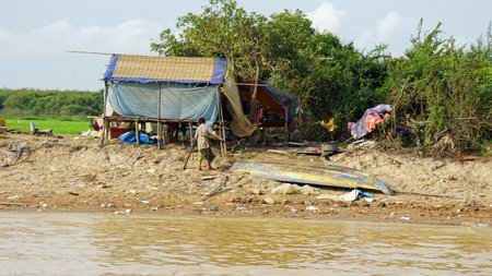 Siem Reap, Tonle Sap River, Cambodia - March 2018: Poor Fishermans life on the tonle sap riverのeditorial素材