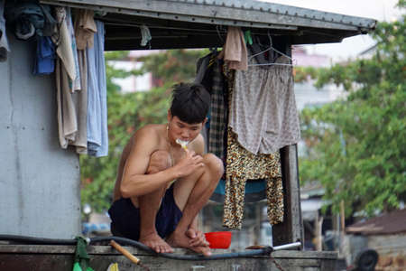 Can Tho, Vietnam, circa Februara 2020: Vendors life on the can tho floating marketのeditorial素材