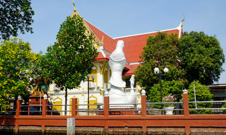 house on the shore of chao praya river in bangkok, thailandの写真素材