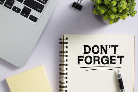 Do Not Forget Concept reminder on office desktop top view.の写真素材