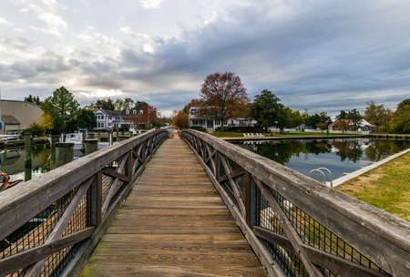 Autumn Color the Chesapeake Bay Shore and Harbor in St Michaels Marylandのeditorial素材