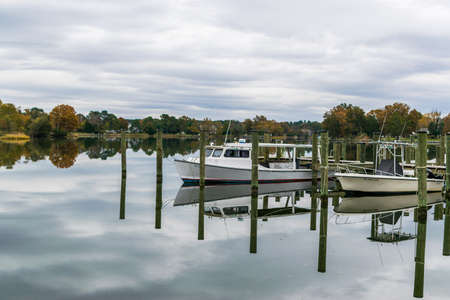 Autumn Color the Chesapeake Bay Shore and Harbor in St Michaels Marylandのeditorial素材