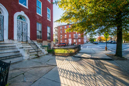 Franklin Square Park During Autumn in Baltimore, Marylandのeditorial素材
