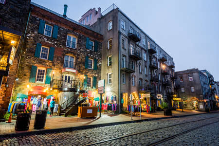 Nightlife on River Street in Savannah, Georgia at Nightのeditorial素材