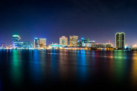 Norfolk, Virginia during a Warm Fall Nightのeditorial素材