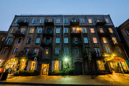 Nightlife on River Street in Savannah, Georgia at Nightのeditorial素材