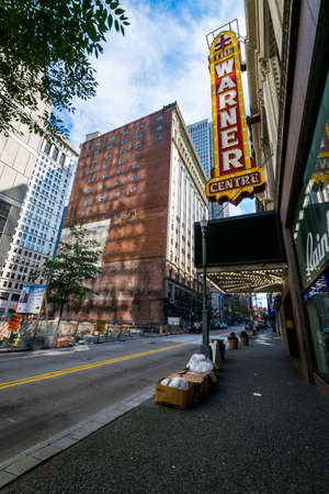 Warm Cloudy day in Downtown Pittsburgh, Pennsylvaniaのeditorial素材