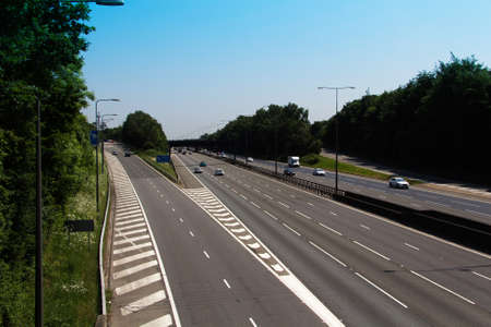 BEACONSFIELD, ENGLAND - JUNE 2016: Busy M40 motorway at the Beaconsfield turn offのeditorial素材