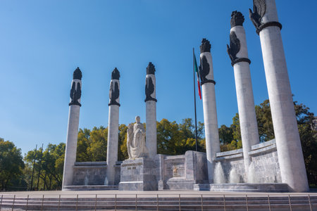 CDMX, CDMX, 11 12 22, obelisk to the children heroes in front of the altar to the homeland on a summer day, no peopleのeditorial素材