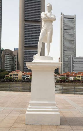 Thomas Raffles the founder of Singapore by the landing pointのeditorial素材