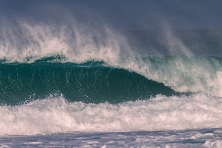 Ocean Hollow wave upright vertical  crashing on shallow reefs の写真素材
