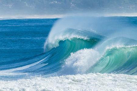 Ocean Wave hollow crashing curling breaking Sea Waterの写真素材