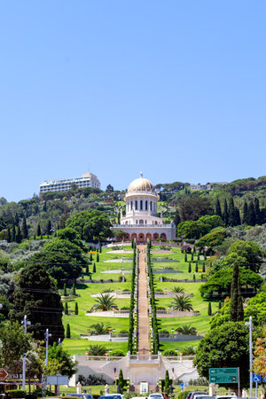 Hanging Gardens of Haifa (BahÃ¡'Ã­ Gardens) with the Shrine of the BÃ¡b in the city of Haifa (Israel)の写真素材