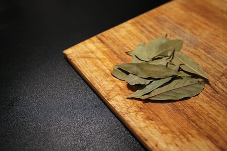 dry bay leaves on wooden cutting boardの写真素材