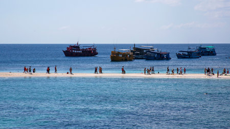 Koh Nang Yuan, Thailand, february 21, 2019: white sand beach on a fabulous Koh Nang Yuan Island near Koh Tao in Thailand. It's a popular diving destinationのeditorial素材