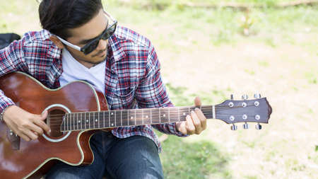 Playing perfect riff.