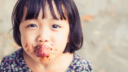Little baby eat cake 
