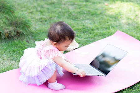 The daughter relaxes with bright eyes.の写真素材