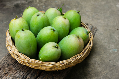 Mangoes,Fresh mangoes in basket , Asia ,Thailandの写真素材