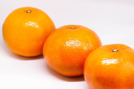 orange, isolated, white, background, fresh, fruit, organic, citrus, food, ripe, juicy, slice, healthy, closeup, yellow, macro, sweet, vitamin, refreshing, oranges, natural, cut, diet, tropical, freshness,tasty,half,refreshment,section,navel, nature,bright,health,leaf,shiny,skin,round,delicious,nutrition,ingredient, vegetarian,sliced,raw,exotic,stem,juice,dieting,whole,sour,peelの写真素材