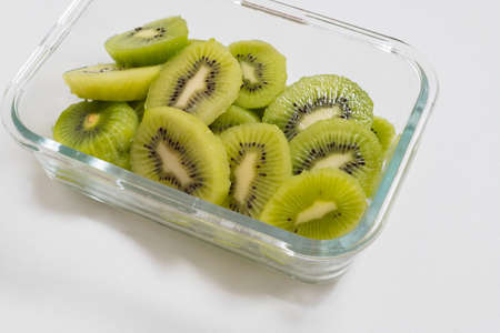 Many kiwi slices are placed in a glass crisper.の写真素材