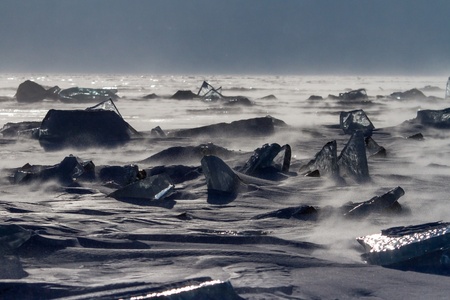 Hummock ice