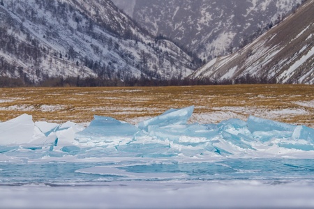 Hummock ice